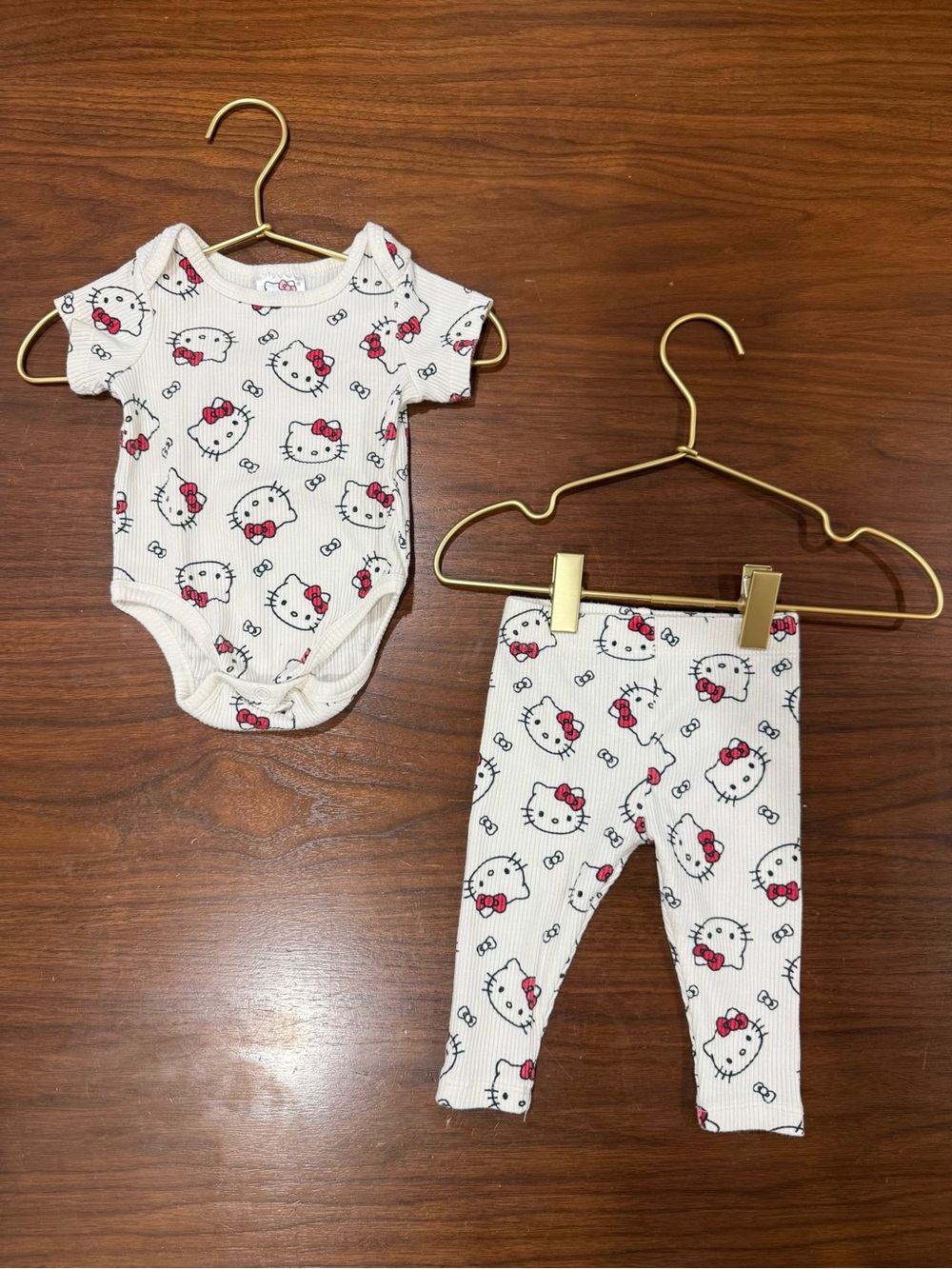Hello Kitty matching set